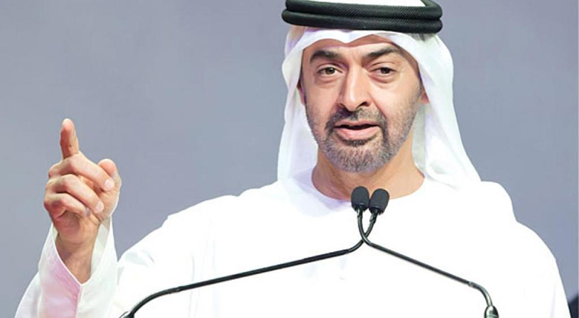 موقف إنساني من محمد بن زايد تجاه طفلة حاولت السلام عليه خلال استقبال ولي العهد السعودي..فيديو